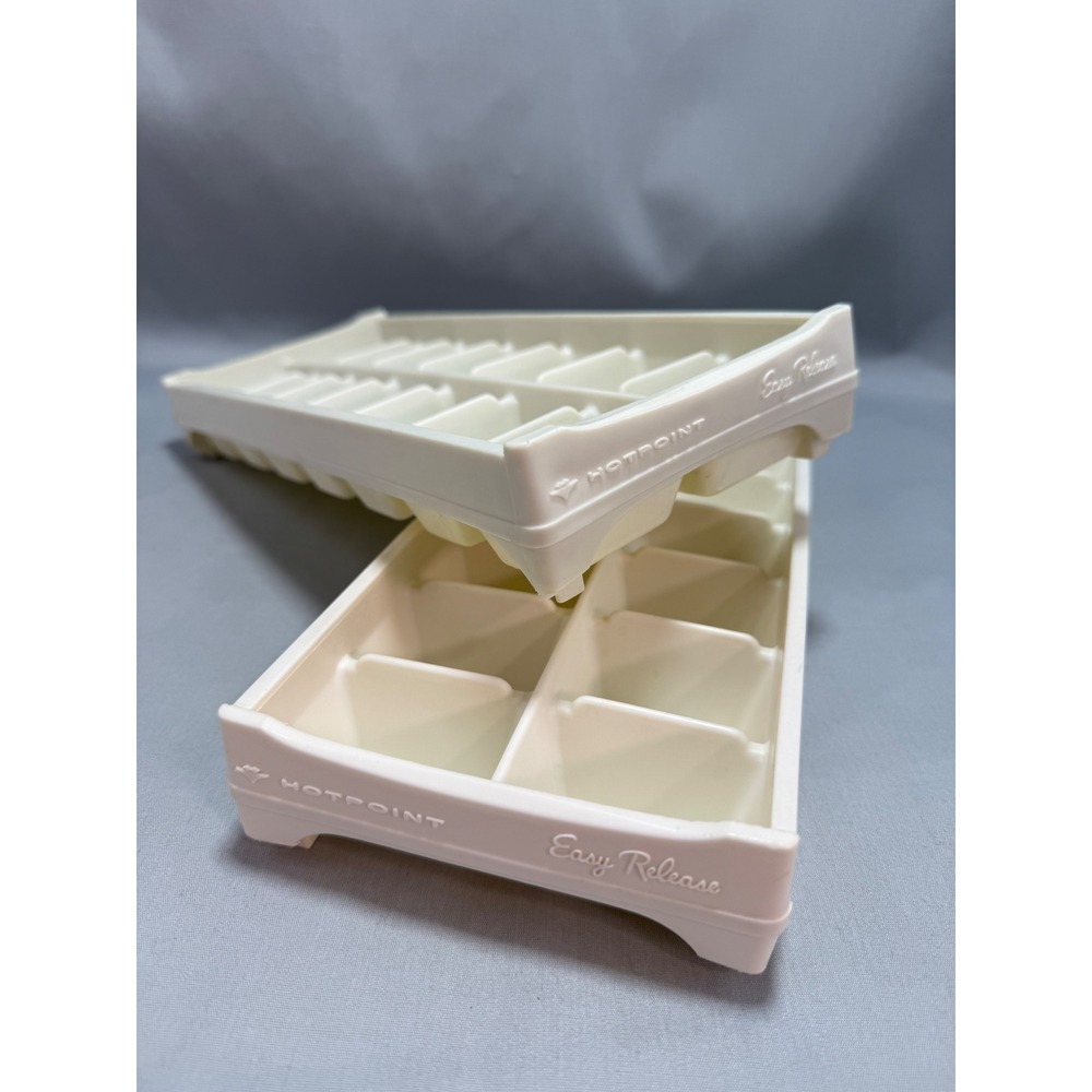 Hotpoint Easy Release Ice Cube Trays Cream Set of 2 Plastic MCM Vintage Kitchen